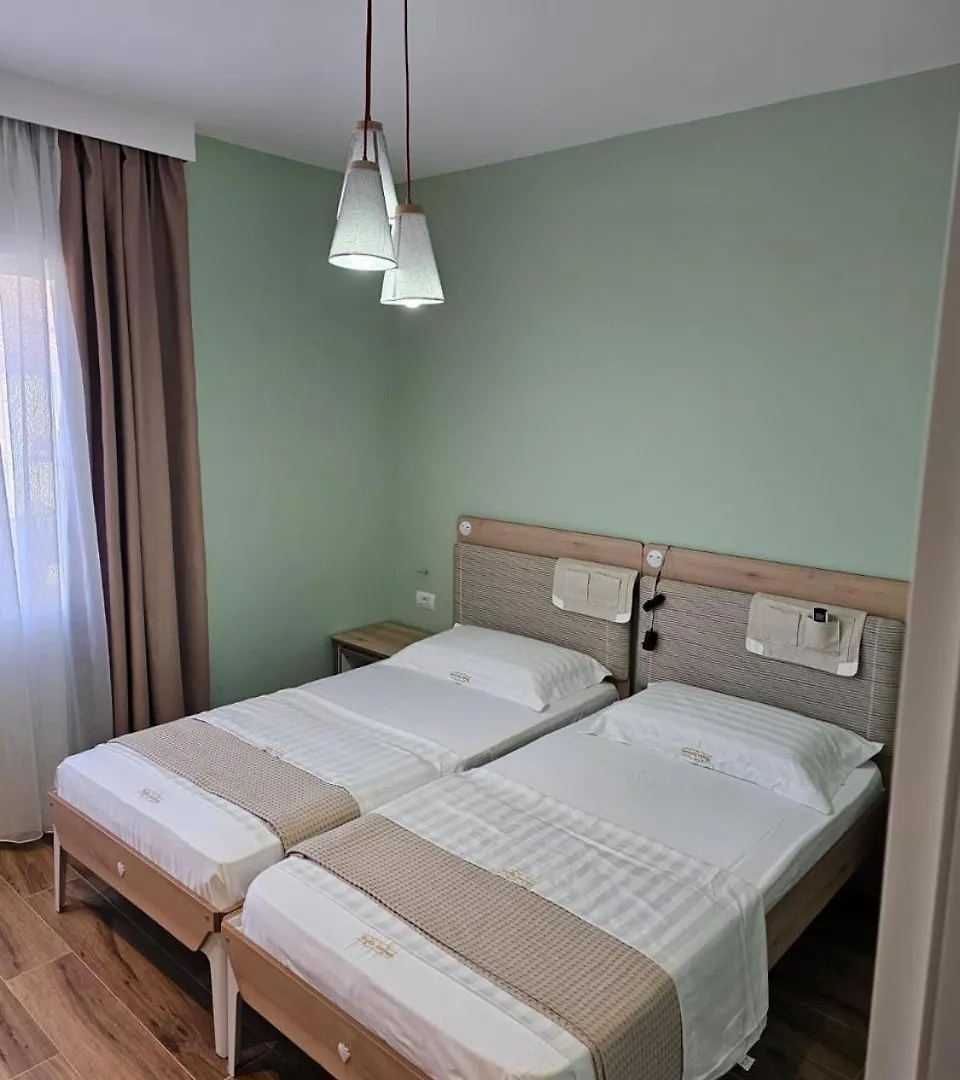 Klaudia Apartments Химара Албания