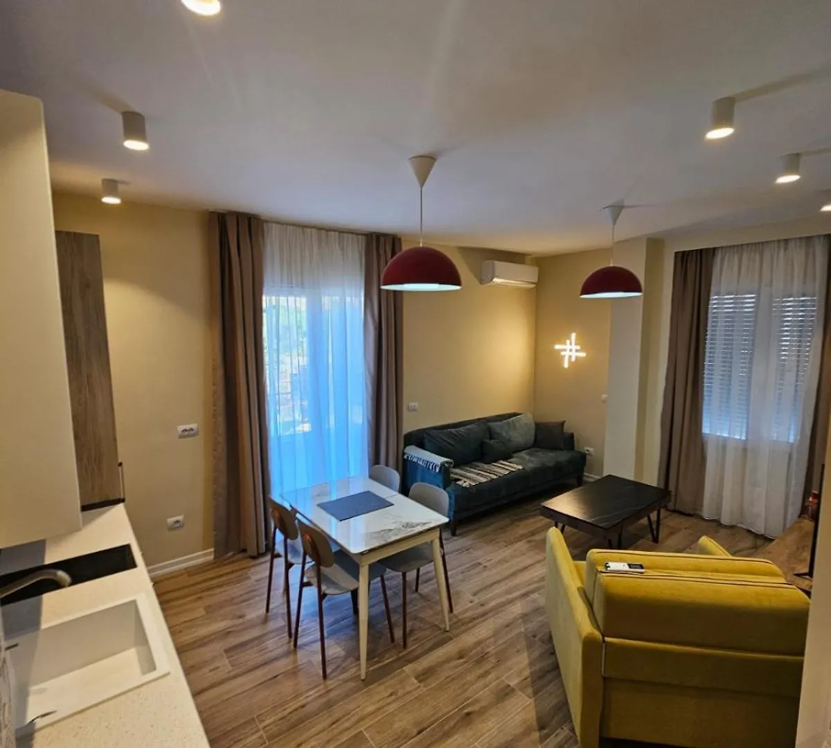 Klaudia Apartments Химара Албания