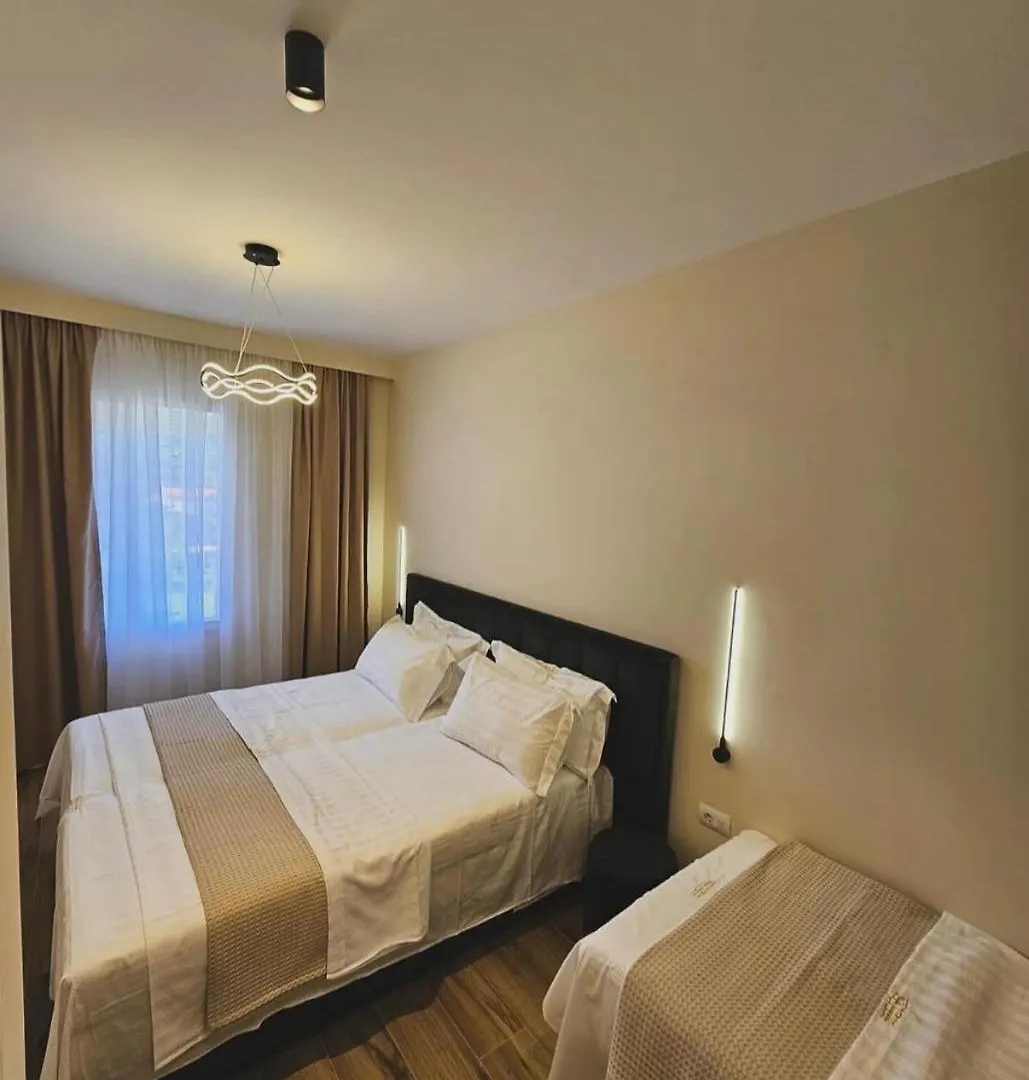 Klaudia Apartments Химара