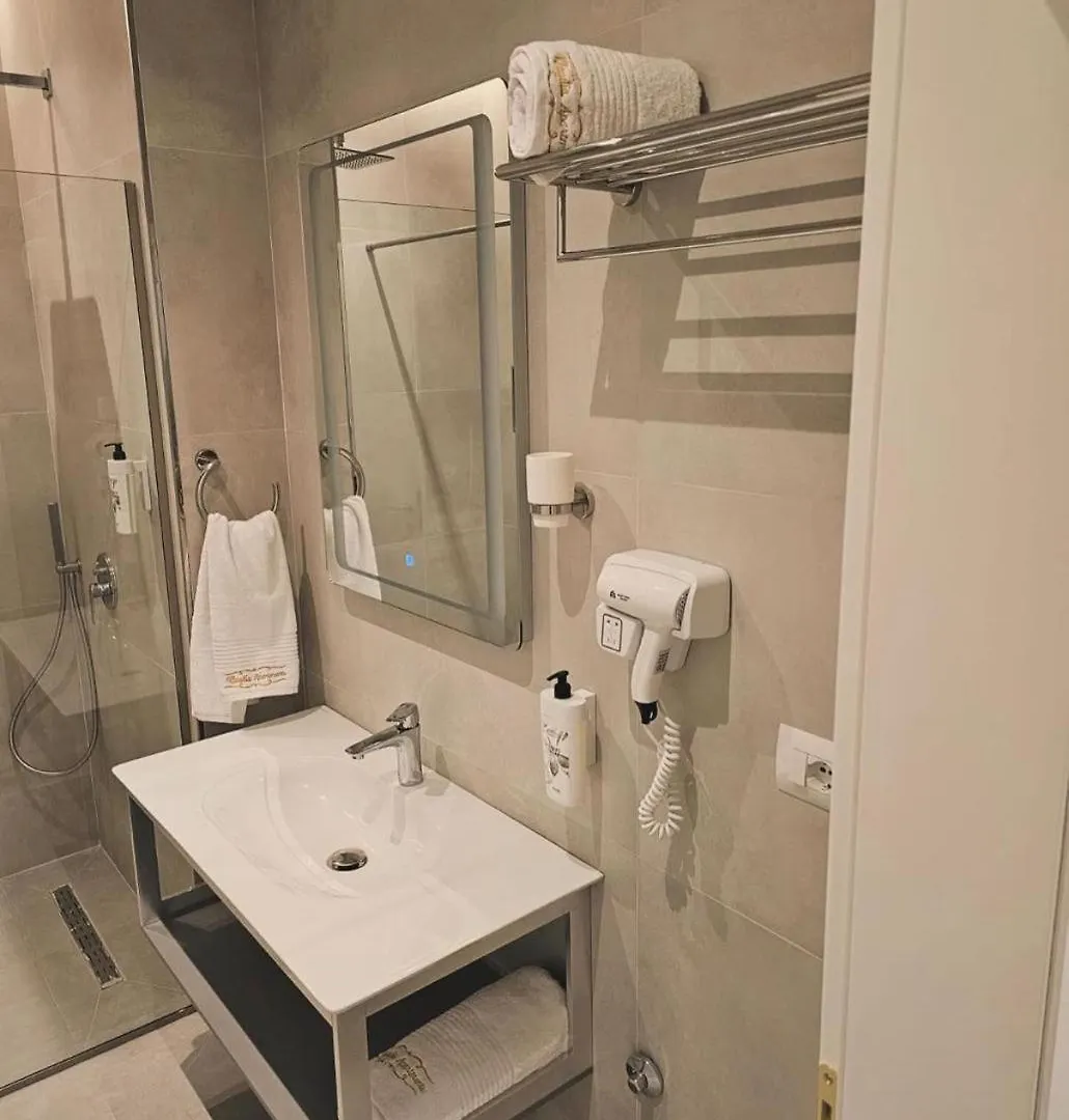 Klaudia Apartments Химара