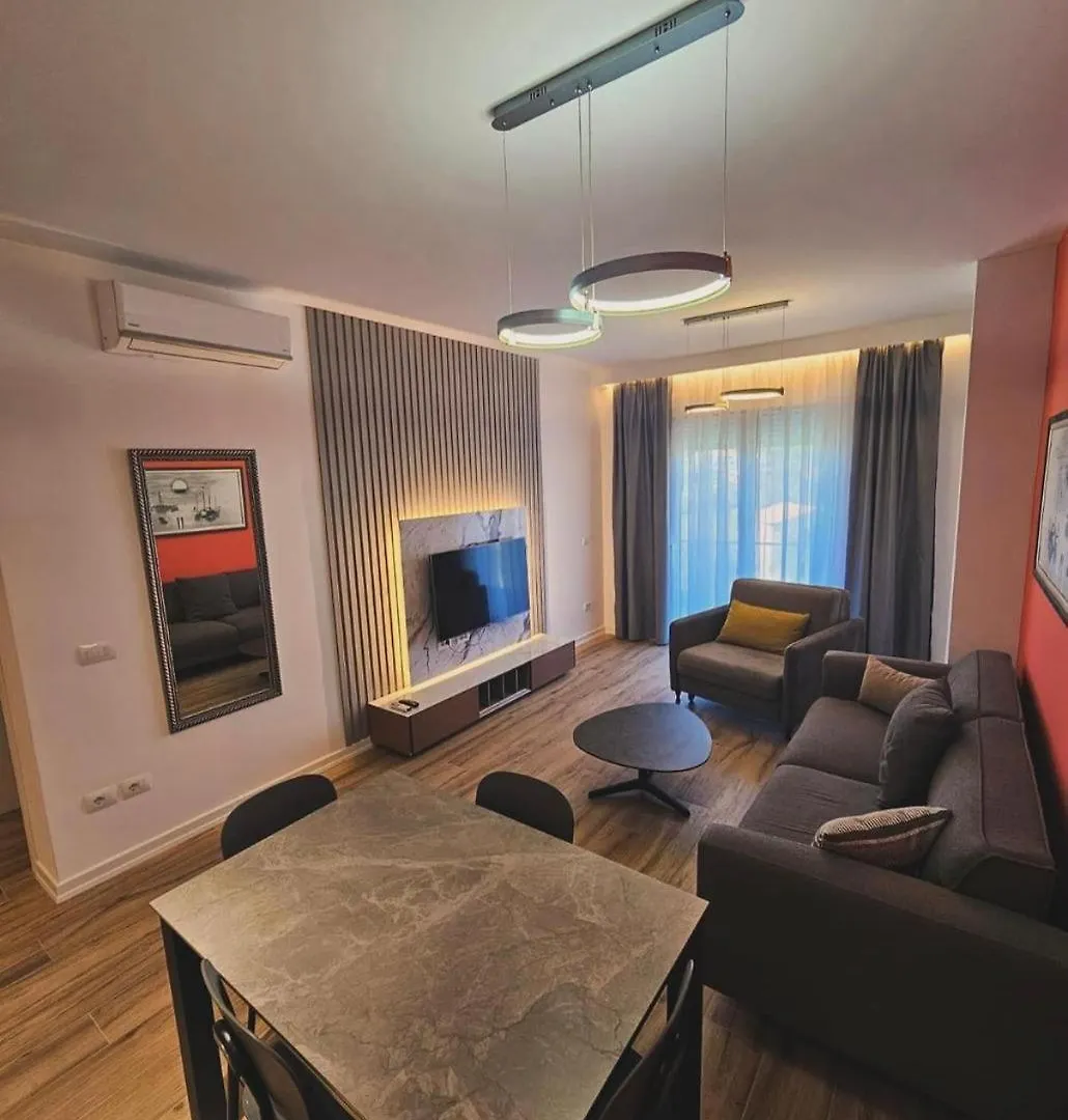 Klaudia Apartments Химара Албания