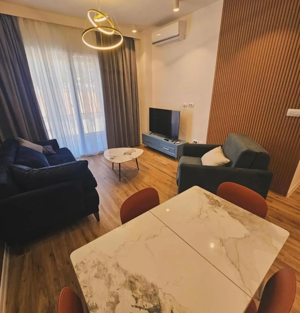 Klaudia Apartments Химара