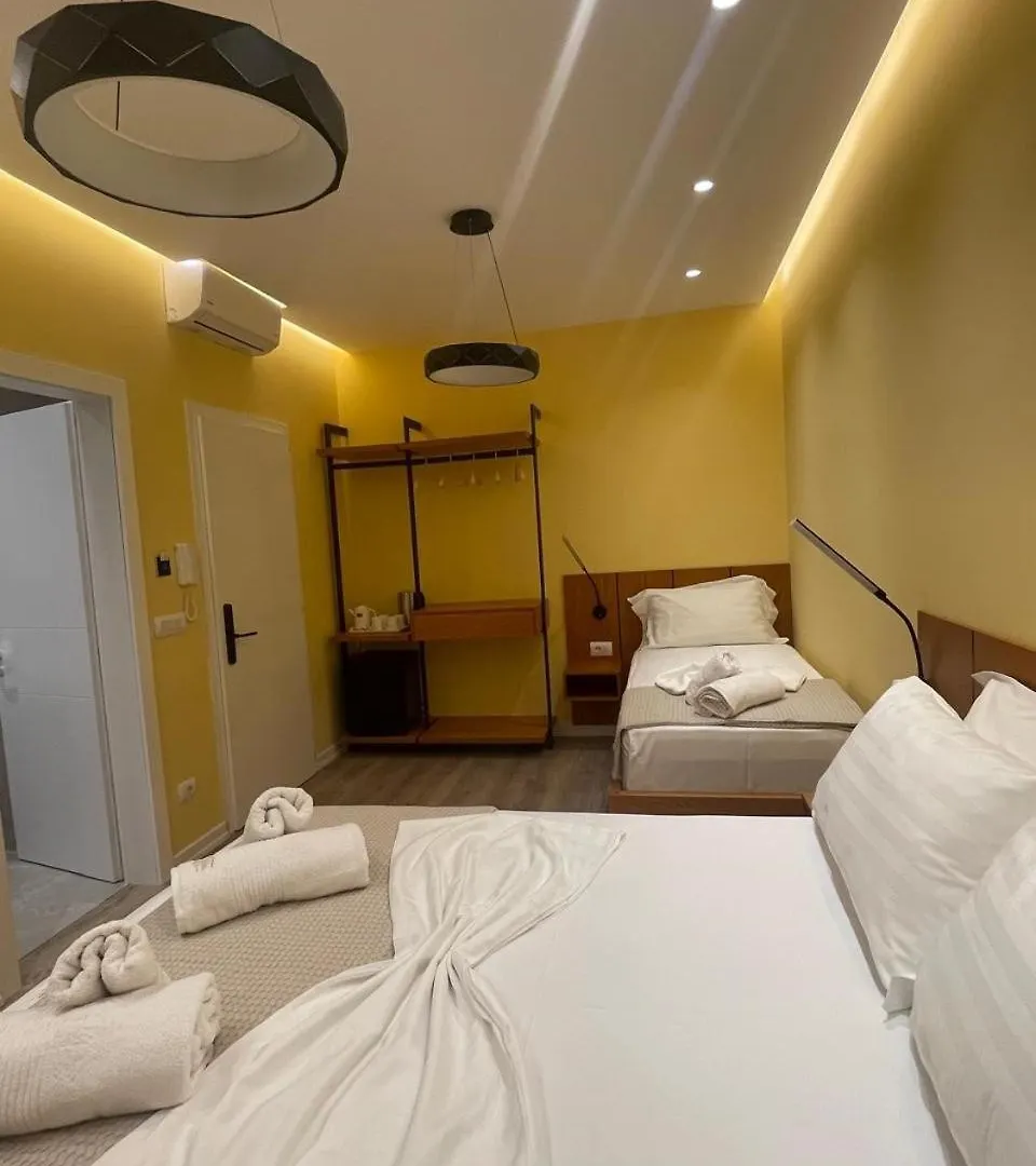 Klaudia Apartments Химара