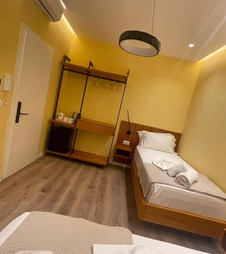 Klaudia Apartments Химара