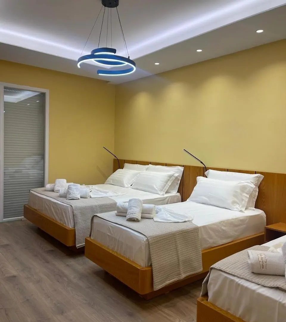 Klaudia Apartments Химара