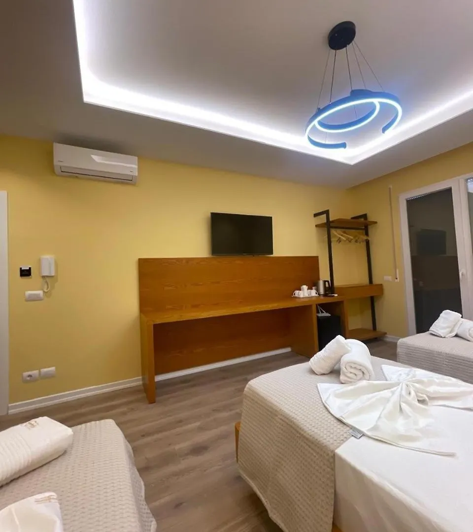 Klaudia Apartments Химара