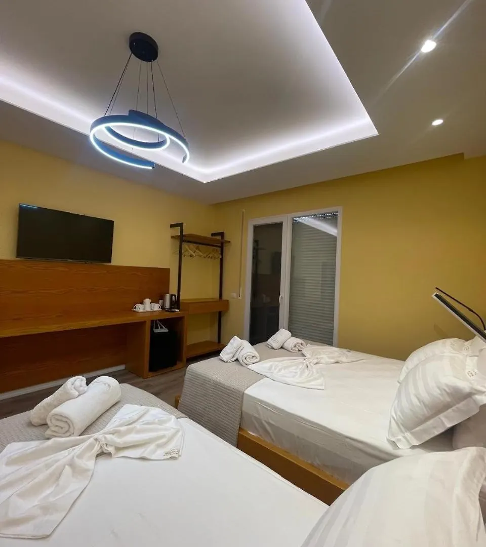Klaudia Apartments Химара